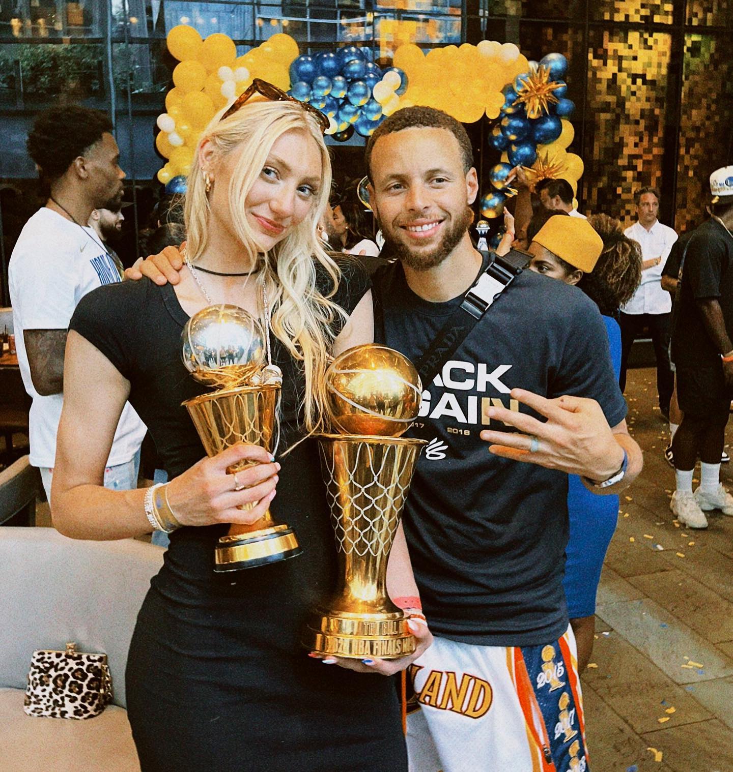 库里妹妹疯狂三月犯满毕业 对着裁判就是一句“F**k you”