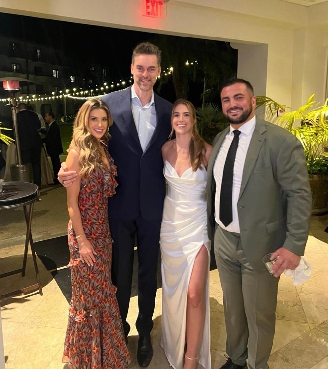 这颜值！保罗-加索尔晒合照：祝约内斯库新婚快乐❤️