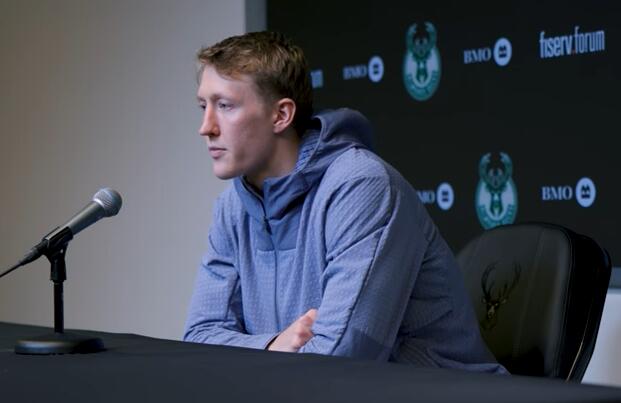 AJ-格林：防守马克西需要全队的努力 我就是努力让他打得更困难