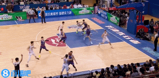 好像可以再防一波？41秒落后3分 广厦选择犯规战术！