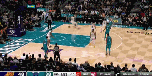 有东西的！米西奇底角突破背运晃飞杜兰特 篮下虚晃上篮得分！