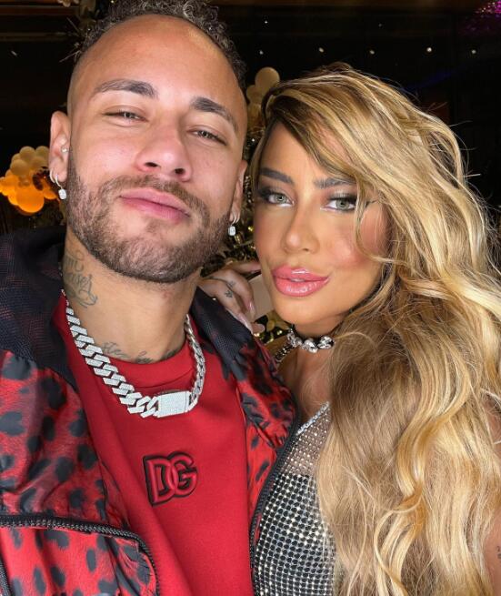 太阳报：内马尔的妹妹正与帕尔梅拉斯后卫皮克雷斯约会