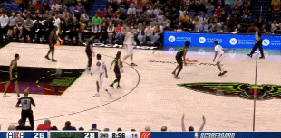 老六来了！海兰德传球失误 阿尔瓦拉多断球反击追身三分