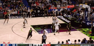 曼恩倒地左腿不适 坚持打了两回合一瘸一拐回更衣室了