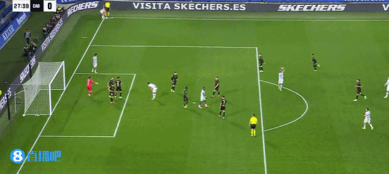 能否媲美阿诺德那球？久保建英开角球，奥亚萨瓦尔脚后跟送助攻