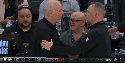 波波维奇赛后拥抱+双手亲切爱抚约老师 满是爱意啊