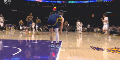 他真的我哭死波姐摔倒 围巾耐心等候将其拉起 打破不和传言