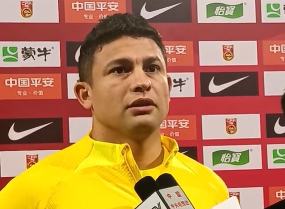 ✊艾克森：代表国家队出战是种荣誉，哪怕上5分钟也会拿出最大努力