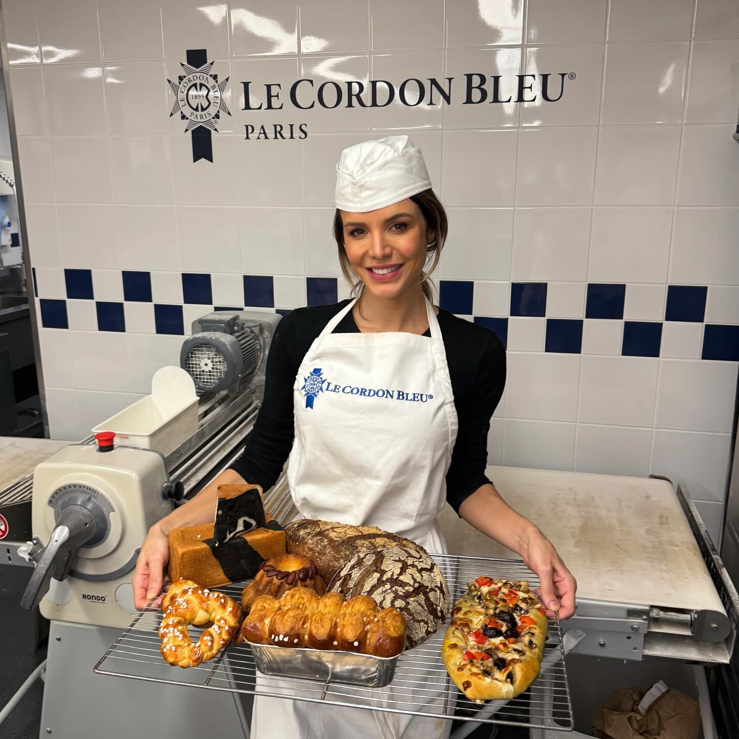 【社交秀】瓦尔加性感运动装or粉红休闲装，你喜欢哪个？❤️