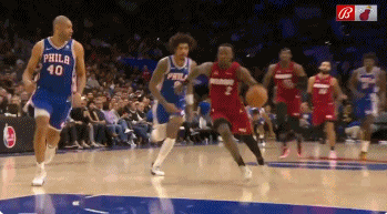 给你洗洗脸？巴图姆结结实实呼了罗齐尔一巴掌 裁判未吹罚