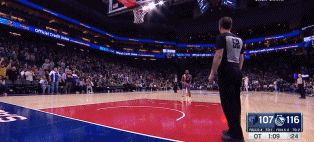 病号捣乱！斯玛特暂停跑到中场怒喷被驱逐杀死比赛！