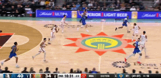 离谱！东契奇不看人传空接 文班险些被晃 但依然转身将球拦截