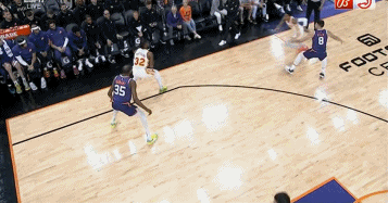 穆雷干拔三分落地踩到补防的杜兰特的脚 裁判看回放后吹一级恶意