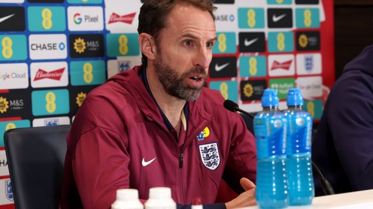 索斯盖特：让梅努上场我毫不犹豫 非常幸运能够拥有贝林厄姆