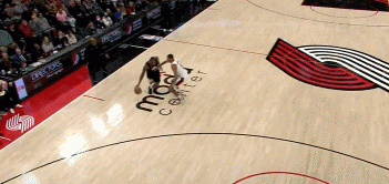 欺负人！小卡两次晃起防守人后出手 都打成了2+1