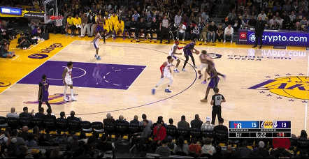 拉塞尔命中本赛季个人第184记三分球 成为湖人队史单季三分王