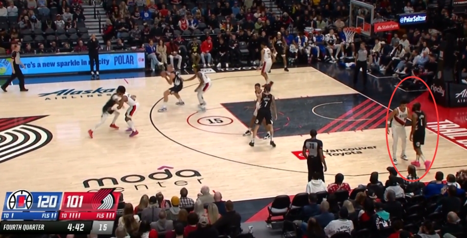 不让我休？卡乔祖末节打卡 曼恩也下了 哈登独自留在场