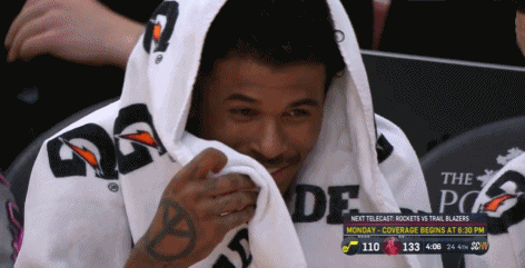 喜气洋洋！杰伦-格林与范乔丹在场下有说有笑