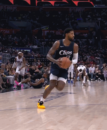 有点沮丧！乔治被乌布雷大帽摔飞 曼恩看都没看一眼直接走开