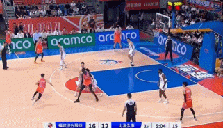 但愿无碍啊！杨阿力突破换手上篮2+1 落地受伤