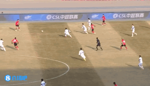 亚泰外援塞尔吉尼奥比赛中亮中指，逃过马宁法眼