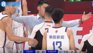 官方：张庆鹏违规进场干扰比赛 停赛1场&罚款人民币3万元