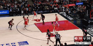 这是实话实说！庄神强打费尔南多 比出“你太小了”手势！