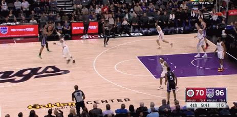 伤啊！威少空篮单手劈扣扣飞了