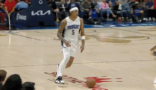 班凯罗持球突破 面对赫伯特-琼斯上演单臂劈扣