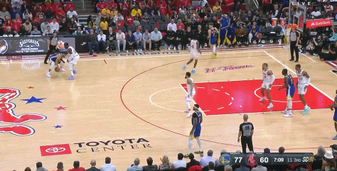 不容易！库里终于得到哨子 挥拳怒吼庆祝！