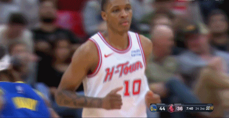 谁说库里没哨？库里一个简单跑位交叉被吹进攻犯规 一脸懵逼