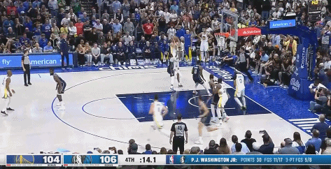 关键球再+1！库里撤步两分打进 勇士追平独行侠！