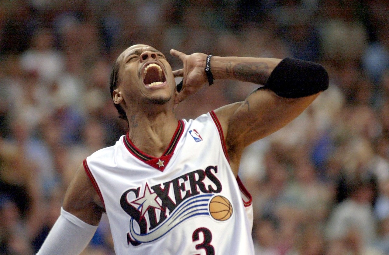 艾弗森为啥影响力大？詹姆斯：变向&地沟头&臂套太经典了