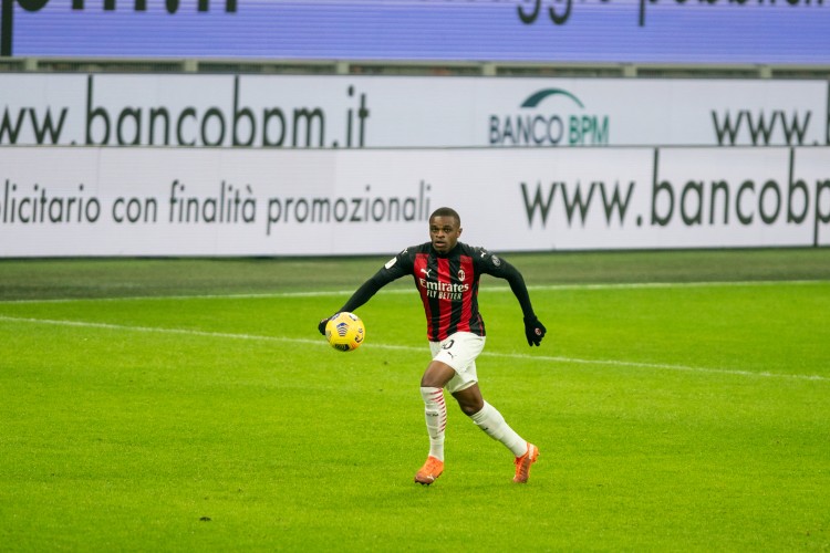 又伤了！意天空：米兰后卫卡卢卢将因伤缺席4-5周的时间