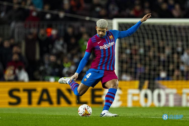 每体：欧冠1/4决赛，巴萨7人/巴黎3人若再吃黄牌将停赛