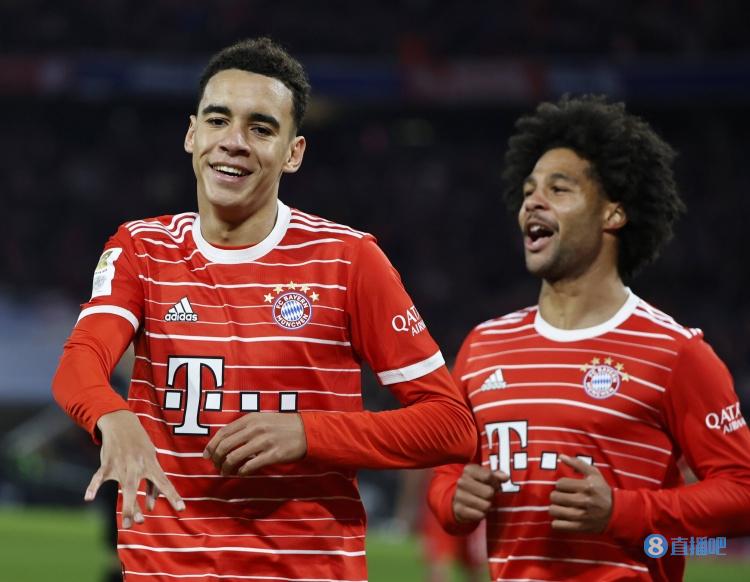 鲁梅尼格：穆西亚拉目前达到了很高水平，不会让媒体过分炒作他