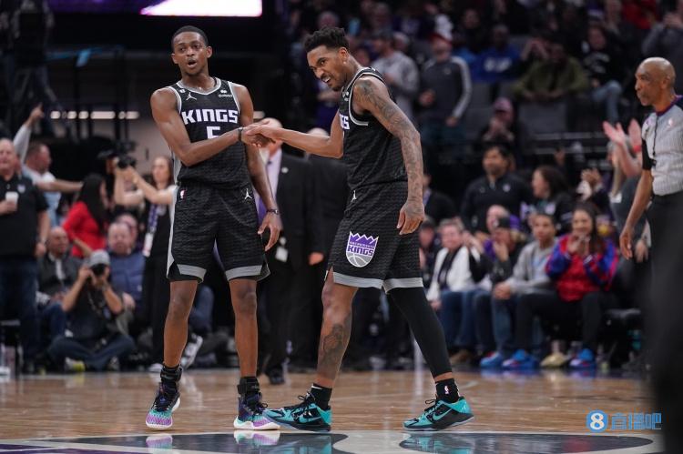 一般！福克斯18中5得20分7板9助2断 蒙克14中6得18分4板4助