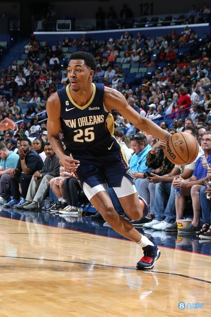 真是顶级3D！特雷-墨菲半场7投5中&三分5中3砍下15分3板3助