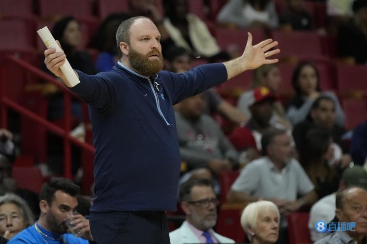 詹金斯：本赛季大部分的比赛结果并不如人意 但这没让球员气馁