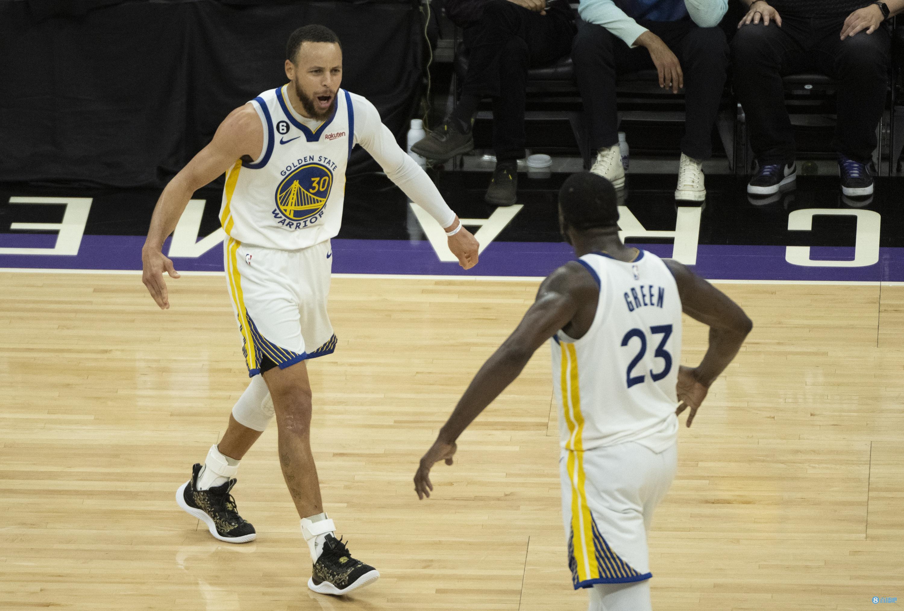 来了来了！库里和追梦格林将出战今天对阵湖人的比赛