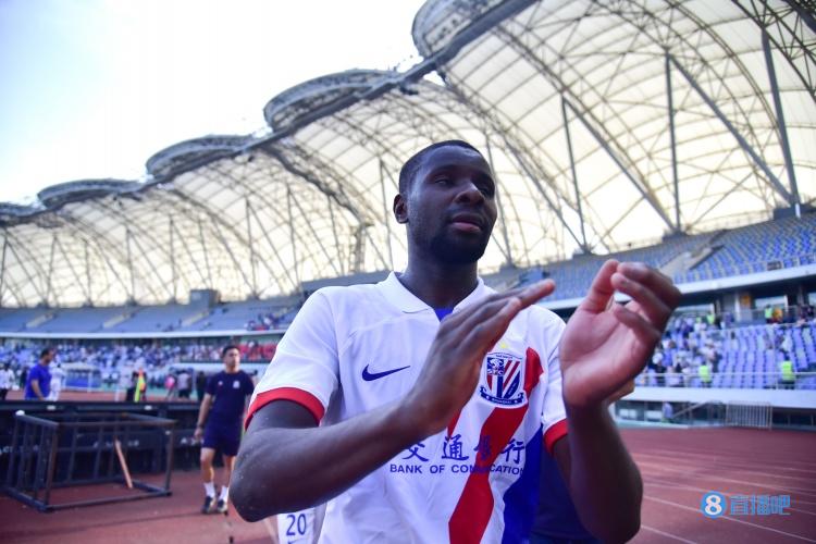 记者：阿马杜有小伤缺席昨日训练，马莱莱开始在场地康复训练