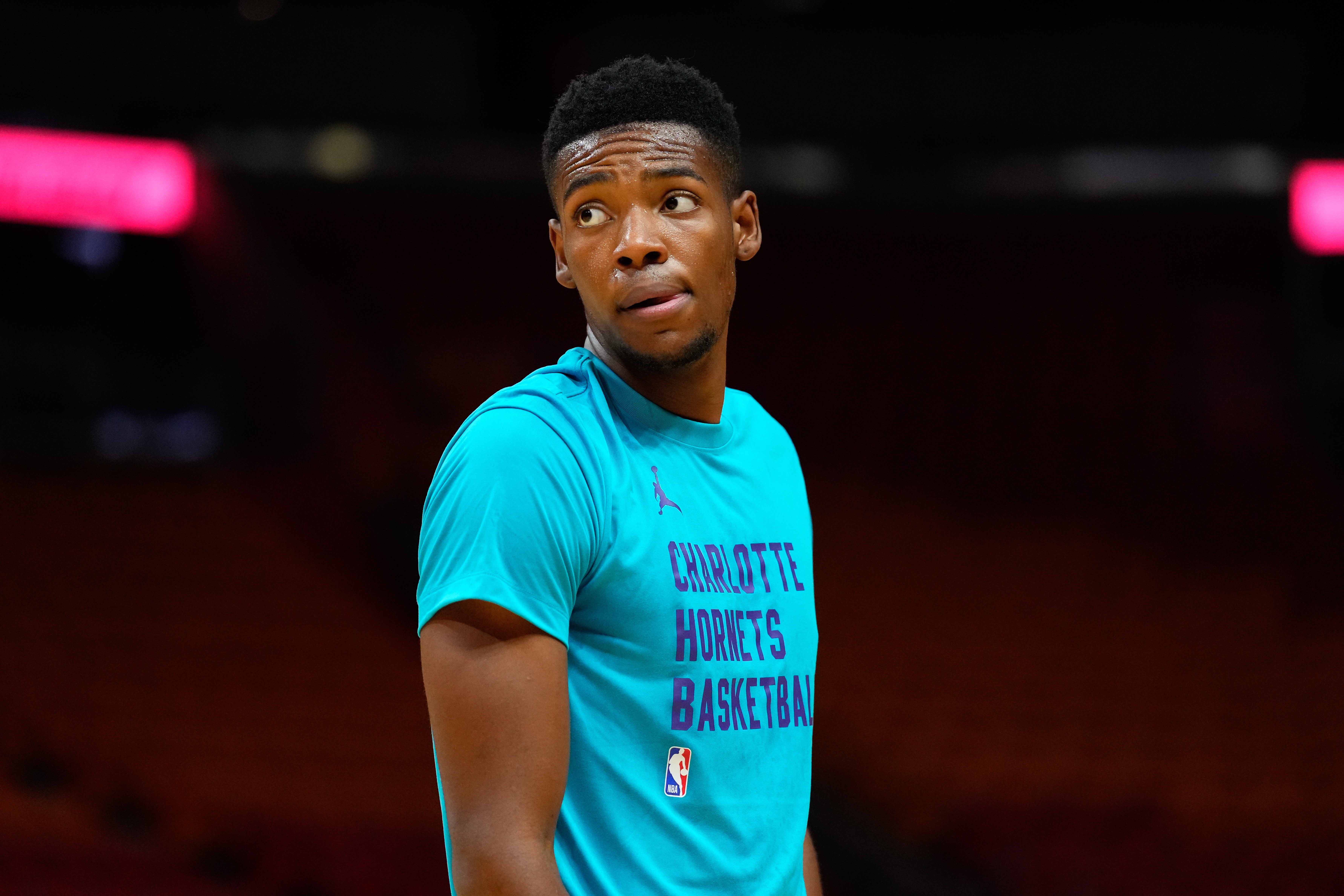 【菜鸟观察】米勒19分5板 亨德森16中6得13+8+9+5失误 米西奇13+9