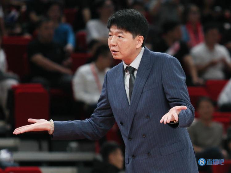 邱彪昨晚凌晨更博鼓励刚刚更换管理层的山东队：越磨砺越光芒