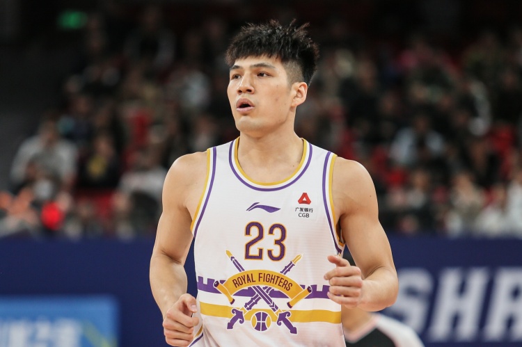 弹无虚发！陈国豪8中8砍18分6板 罚球2中2