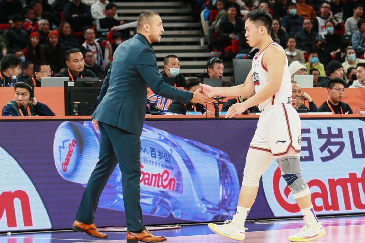 惜败吉林继续位列联赛第13 同曦官博鼓励球队：不要灰心 还有四场