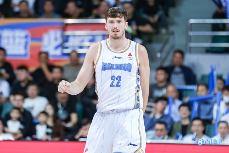 利夫今晚有望回归 后卫布克由于感冒恐将缺席对阵四川