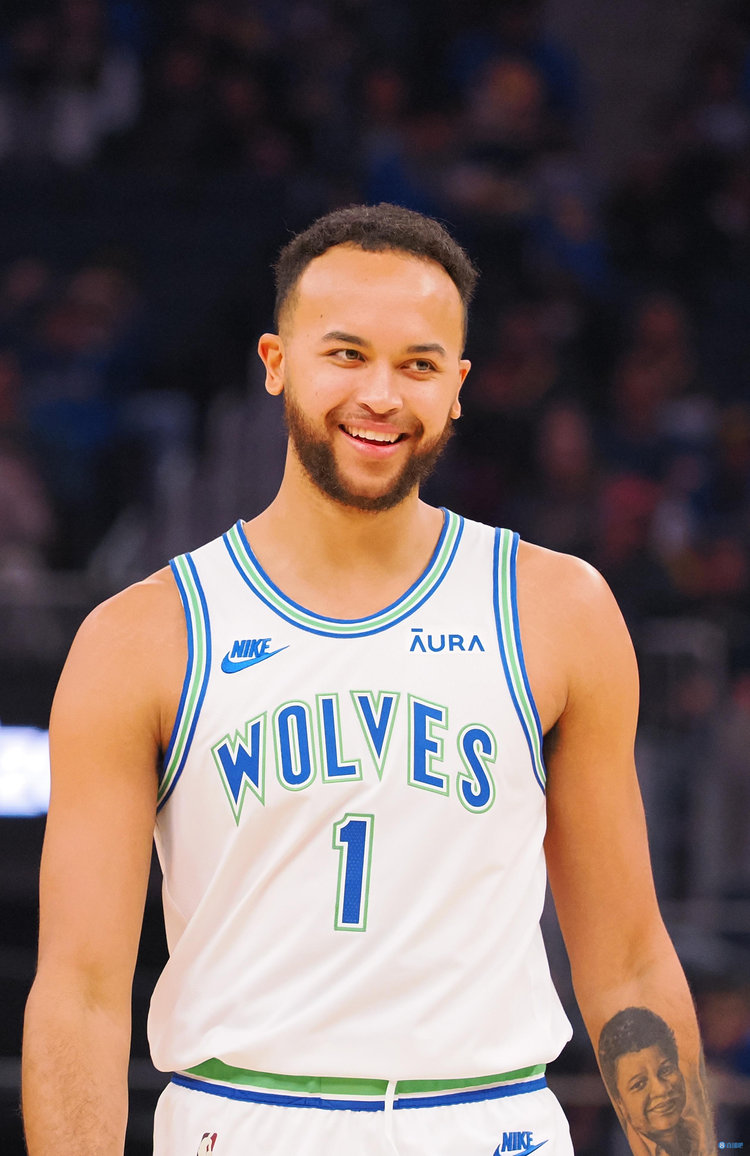 功不可没！李凯尔晒照庆祝球队战胜快船：一场至关重要的胜利