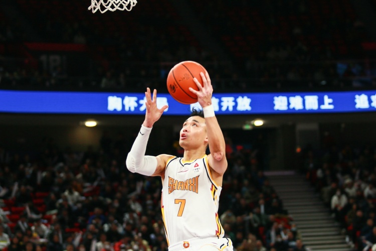 百步穿杨！原帅10中6贡献20分 三分8中4