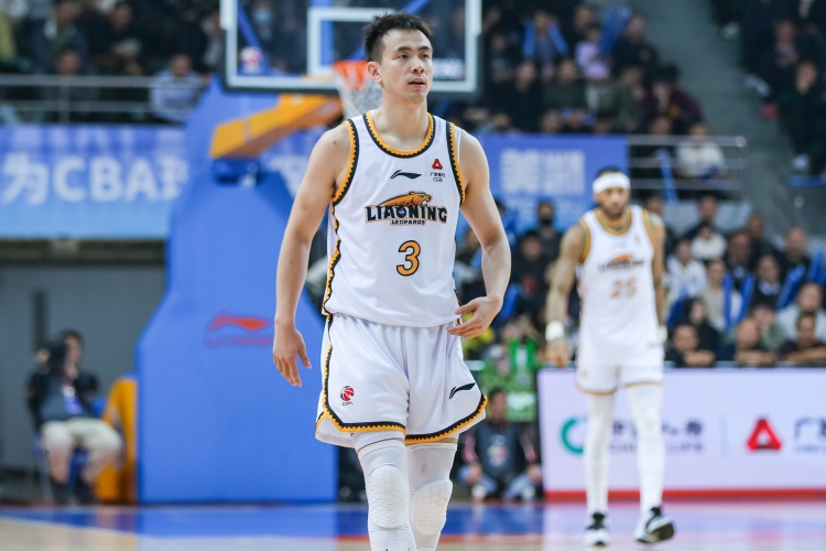 引领球队进攻！赵继伟半场9中5得13分3板5助1断