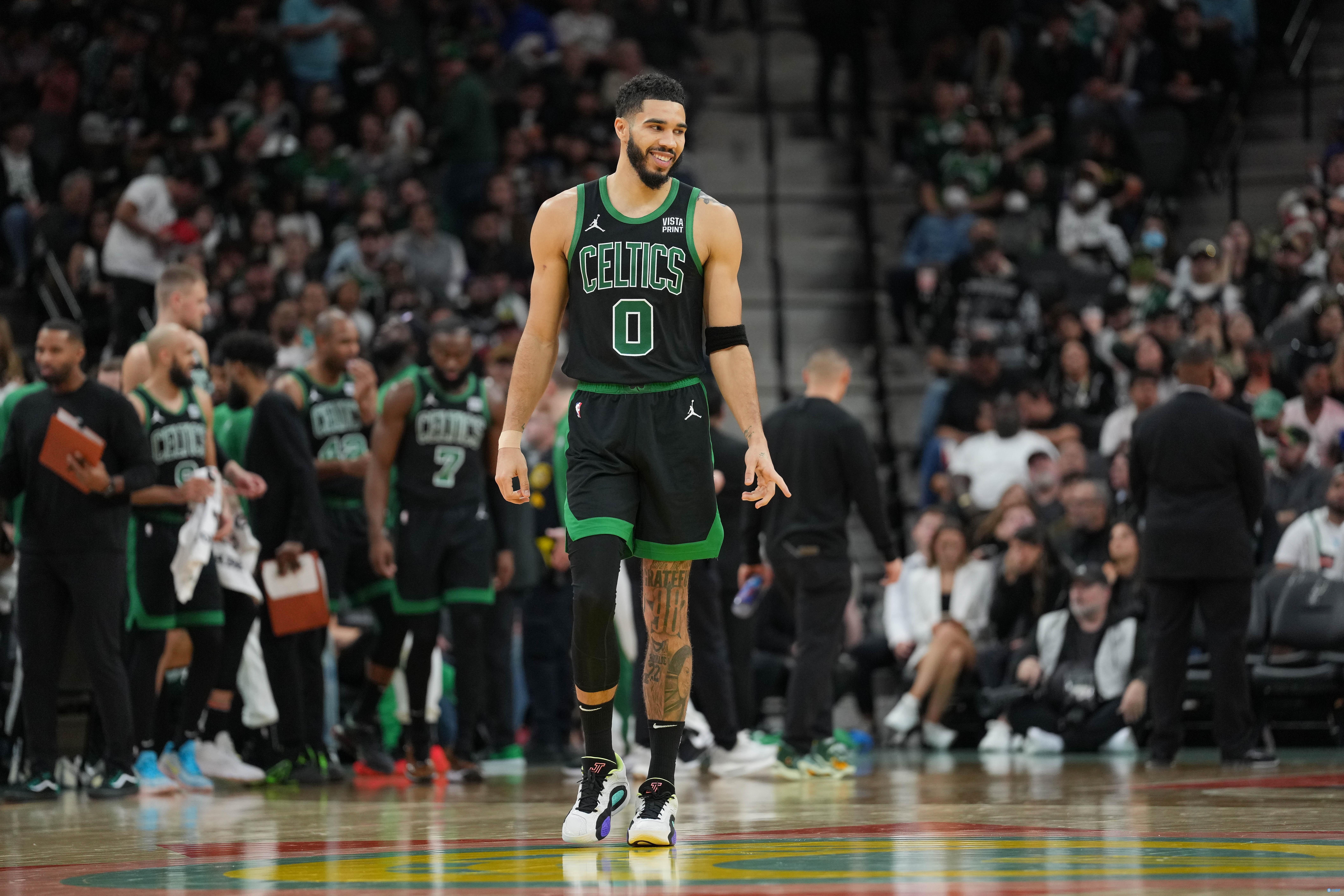 稳定发挥！塔图姆20中8拿到26分6助攻